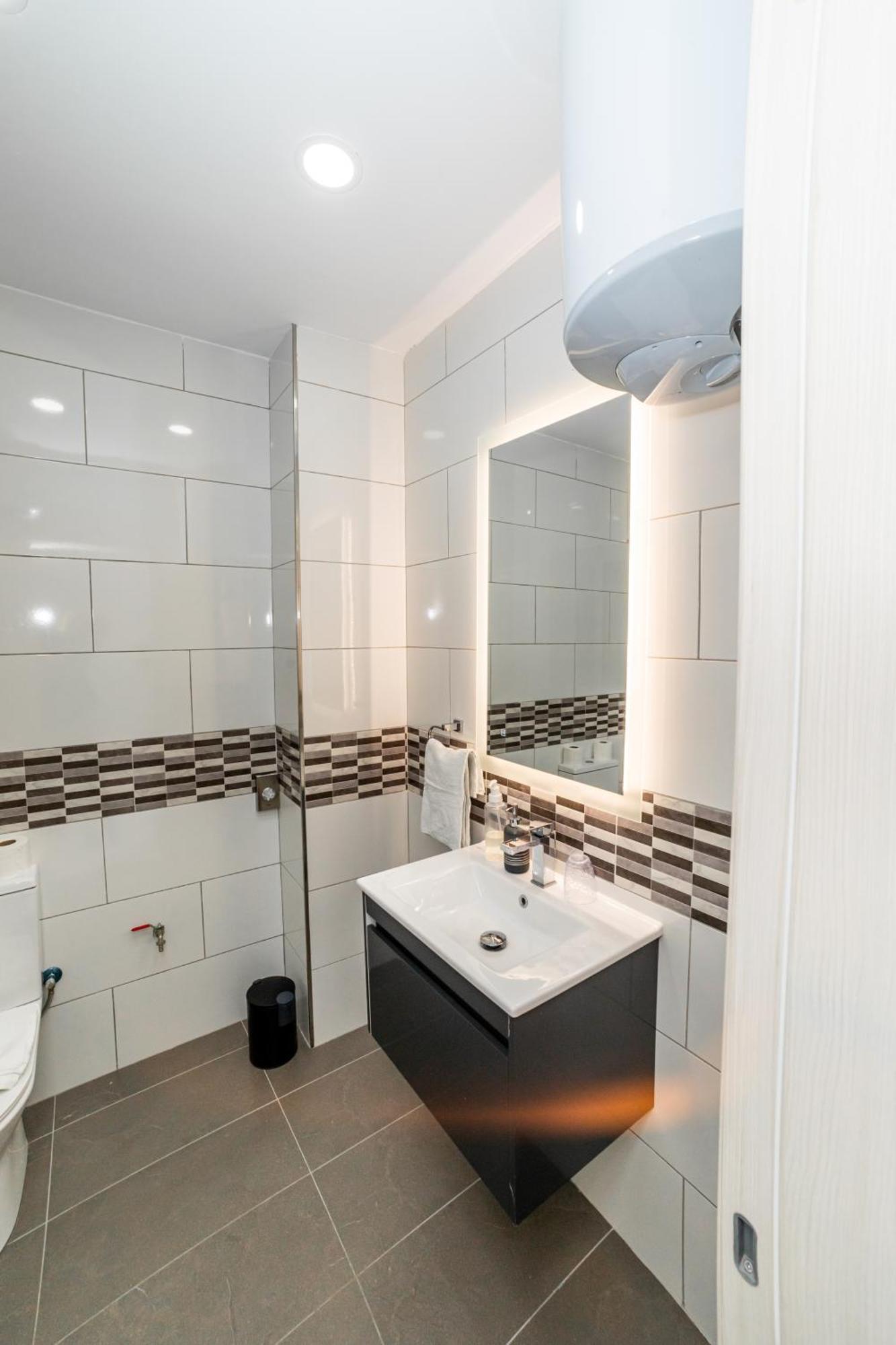 Sea Breeze, Spacious 2-Bedroom Lux Seaside Apartments St. Paul's Bay Exterior foto