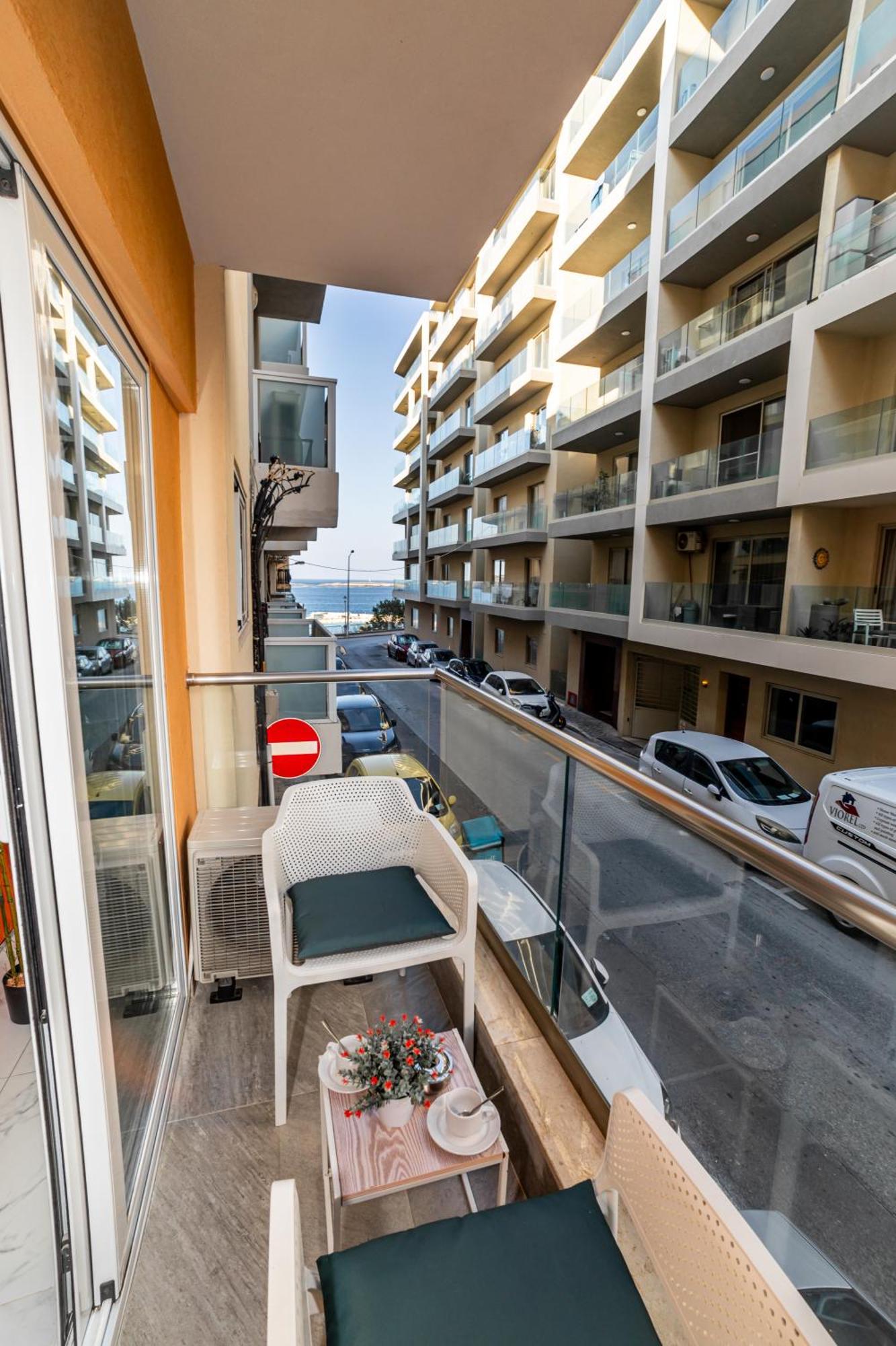 Sea Breeze, Spacious 2-Bedroom Lux Seaside Apartments St. Paul's Bay Exterior foto