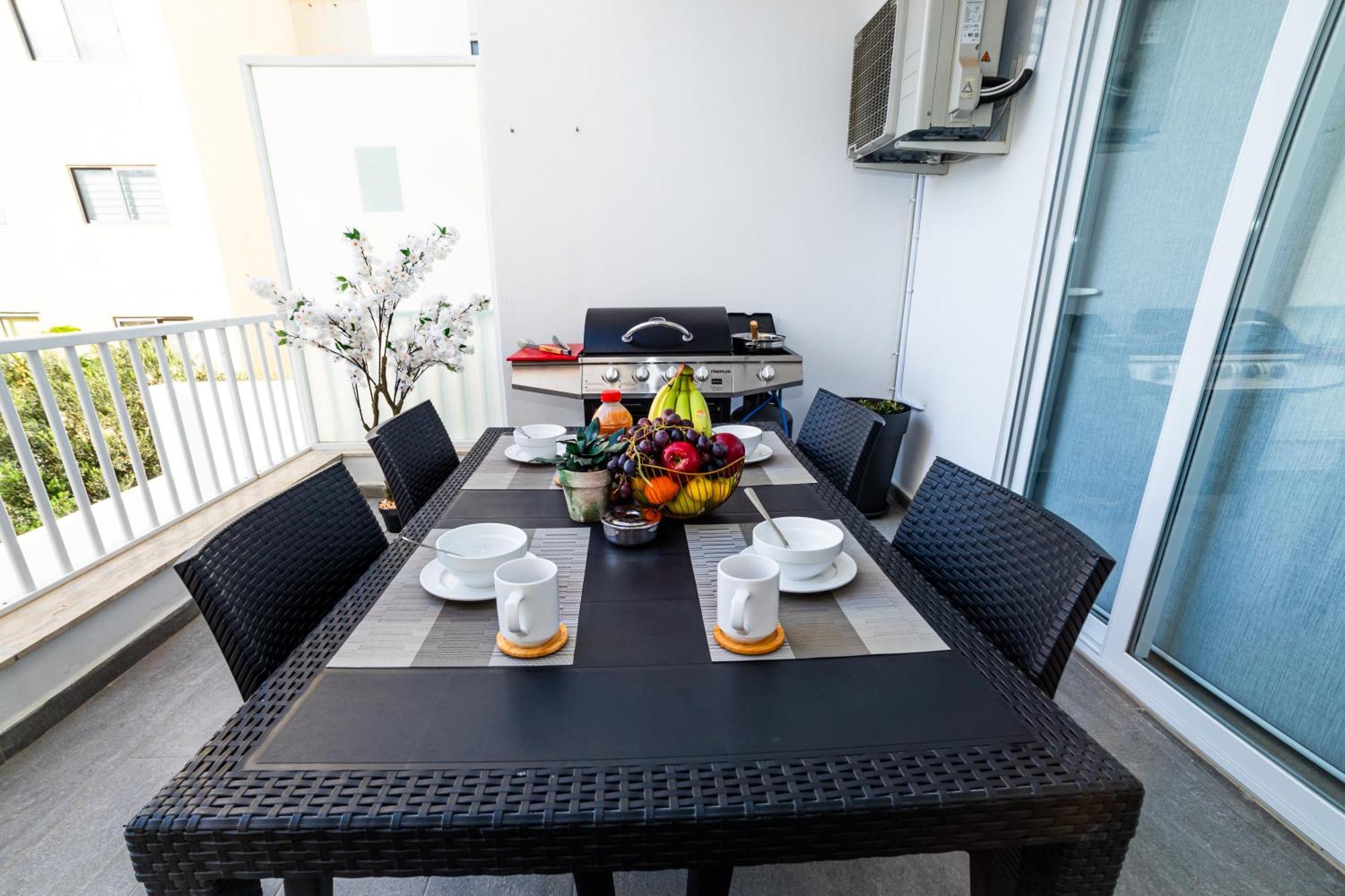 Sea Breeze, Spacious 2-Bedroom Lux Seaside Apartments St. Paul's Bay Exterior foto